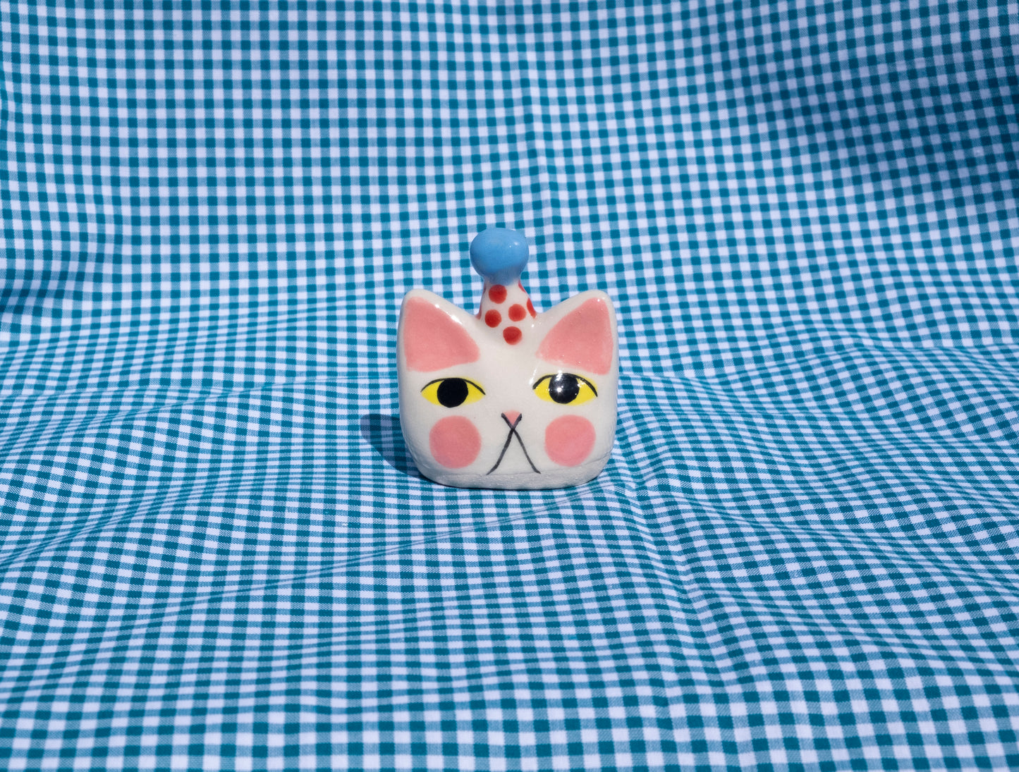 White Grumpy Cat ring holder