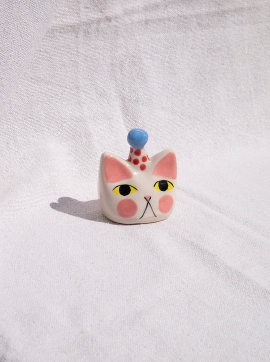 White Grumpy Cat ring holder